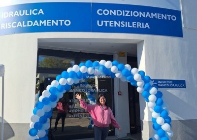 Allestimento arco palloncini aziende inaugurazione negozio locale attività impresa blu bianco Maracaibo Eventi