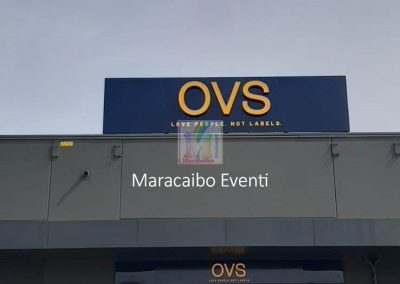 Allestimento inaugurazione negozio locale commerciale OVS palloncini elio colonne archi evento aziendale azienda