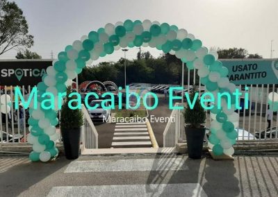 Arco palloncini Evento aziendale negozio locale centro commerciale festa open family day animazione allestimenti decorazioni Sporticar Fiat